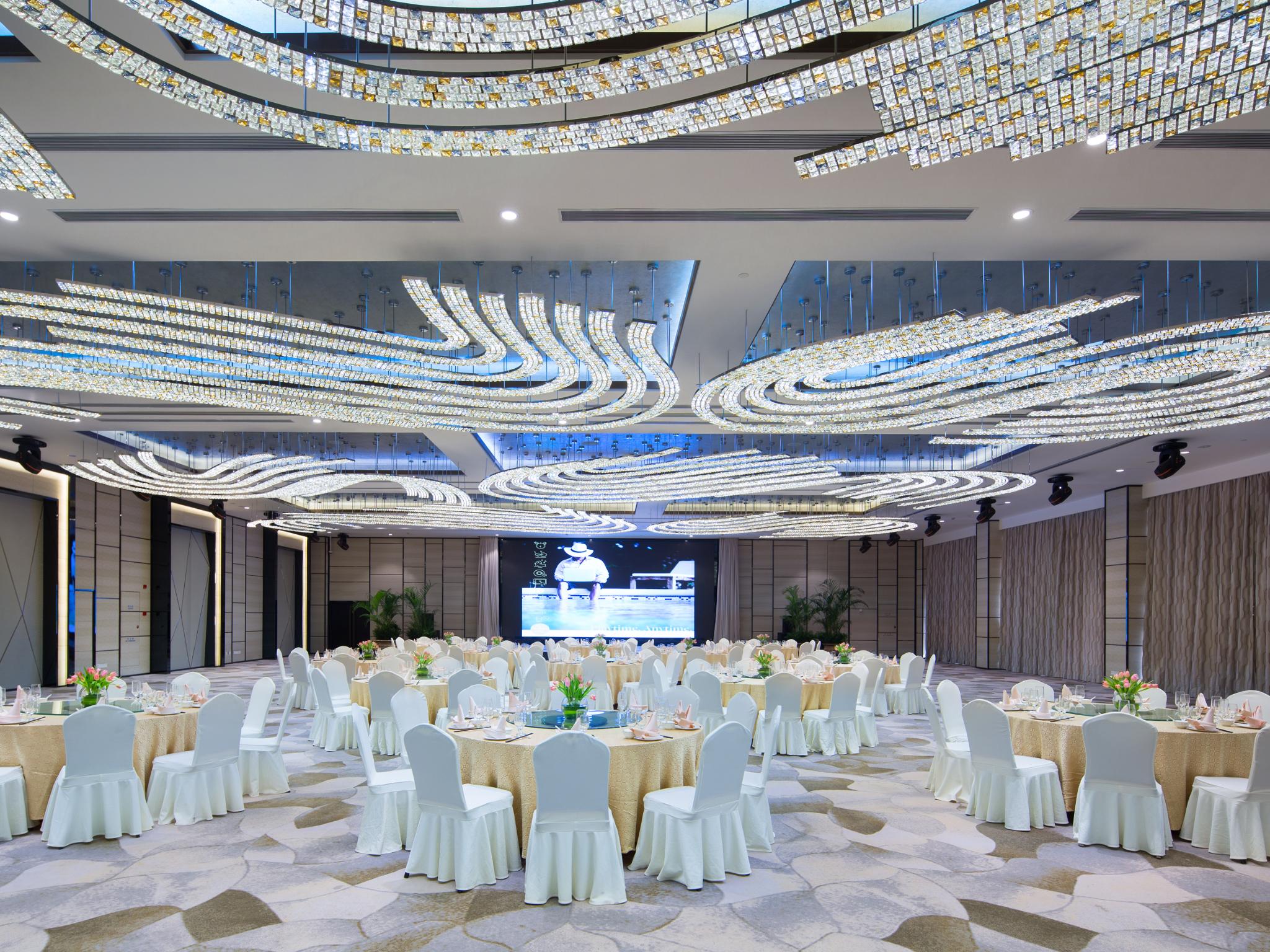 Golden Tulip Shanghai Hongqiao - A Louvre Hotel Dış mekan fotoğraf